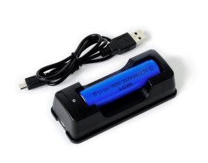 18650 Litija akumulators + lādētājs